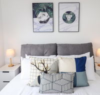 Surfers Paradise at Catherine Hill Bay - e-Seniors