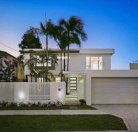 Surfers Paradise Holiday Home Almalfi Drive - e-Seniors