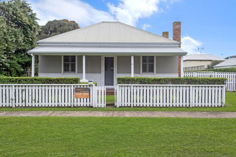 Surfs Up - Fresh And Modern East Beach Home - e-Seniors 0