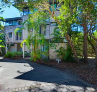 Surfside Beach House 17 - Rainbow Shores Swimming pool 2 minute walk to beach air conditioning relax here - e-Seniors