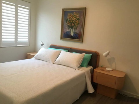 SurfSide Escape In Coogee - e-Seniors 2