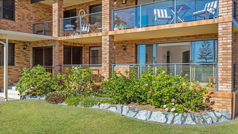 Surfspray 2 - Pebbly Beach - e-Seniors 1