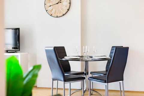 Surry Hills Fully Self Contained Modern 1 Bed Apartment (1012ELZ) - e-Seniors 3