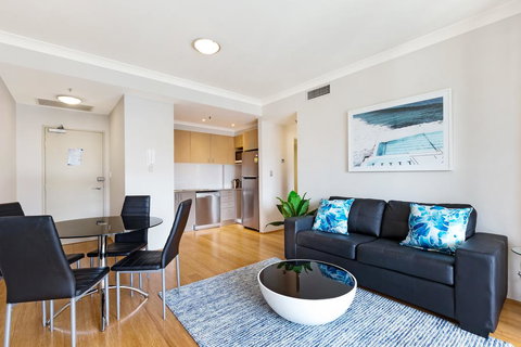 Surry Hills Fully Self Contained Modern 1 Bed Apartment (1012ELZ) - e-Seniors 2