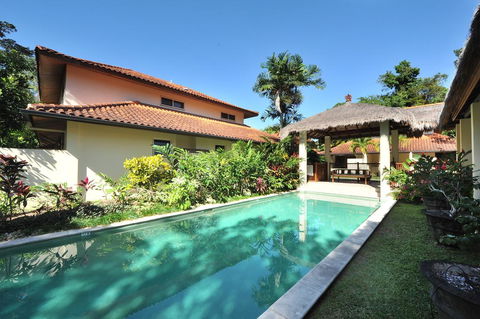 Surya Beachfront Villa No.1 - e-Seniors 1