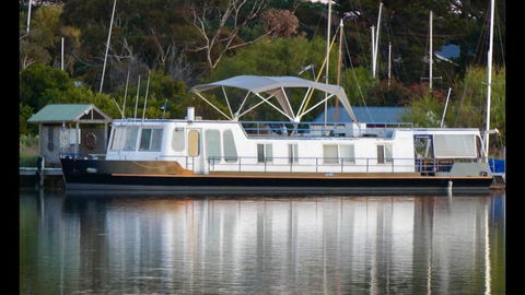 Swamp Fox Luxury 2BR Dutch Barge - e-Seniors 2