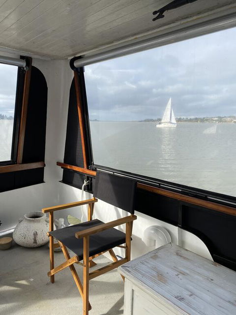 Swamp Fox Luxury 2BR Dutch Barge - e-Seniors 3