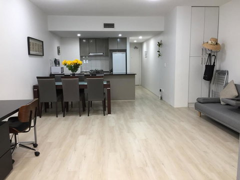 Sydney CBD Family Home - e-Seniors 1