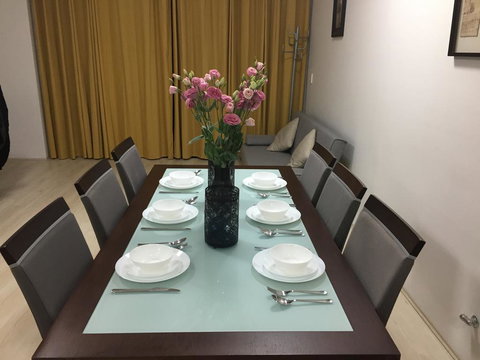 Sydney CBD Family Home - e-Seniors 2