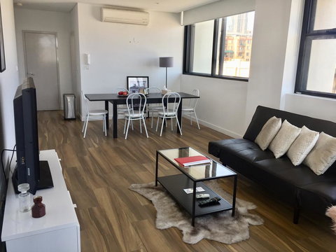 Sydney CBD, Live Like You're At Home (W/Parking) - e-Seniors 0
