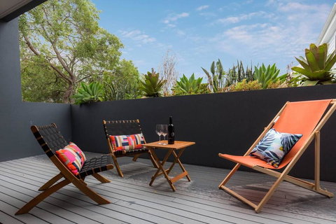 Sydney Townhouse With Parking And Deck - e-Seniors 3