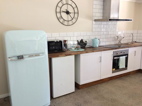 TAKURA HEIGHTS Modern Country Apartment With Pool Access - e-Seniors 3