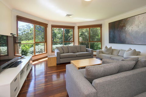 Taliesin - Beautiful 4 Bedroom Home With Amazing Views! - e-Seniors 3