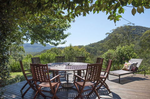 Taliesin - Beautiful 4 Bedroom Home With Amazing Views! - e-Seniors 0