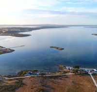Tall Pines Beach House at Mount Dutton Bay part of Coffin Bay waterways - e-Seniors