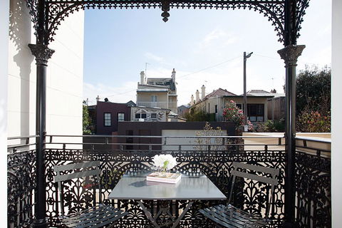 Tasteful Modern Studio 2.3Km From City Centre - e-Seniors 3