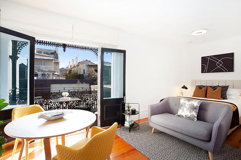 Tasteful Modern Studio 2.3Km From City Centre - e-Seniors 0