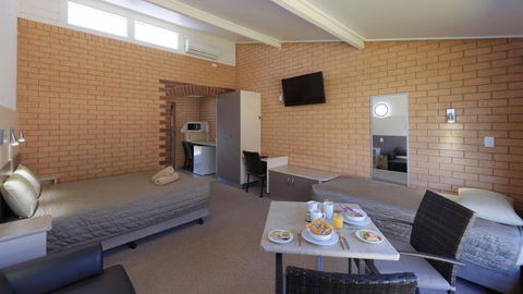 Tenterfield Motor Inn - e-Seniors 3