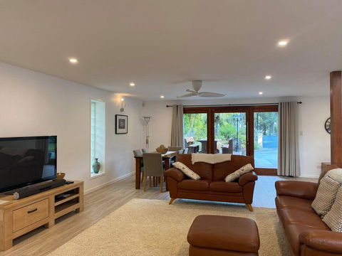 The Old Gallery - e-Seniors 2