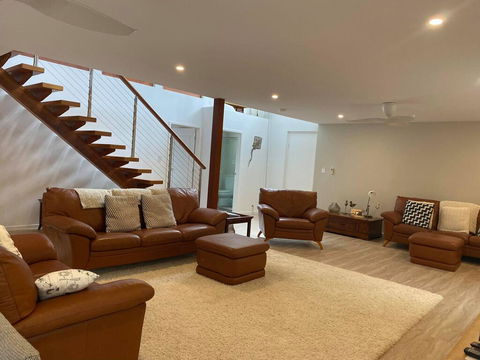 The Old Gallery - e-Seniors 1