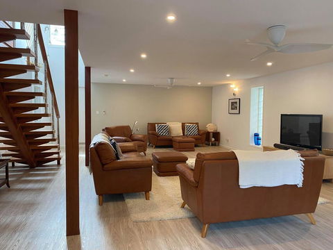 The Old Gallery - e-Seniors 3