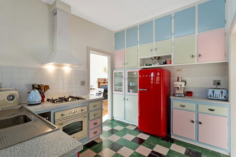 The 50's Beach House - e-Seniors 2