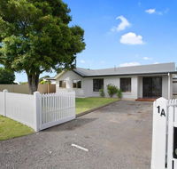 THE ASHMAN HOUSE - modern and close to town - e-Seniors