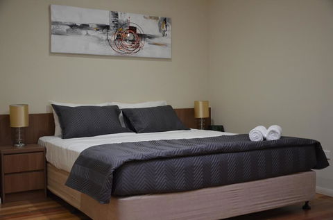 The Australian Hotel Motel - e-Seniors 2