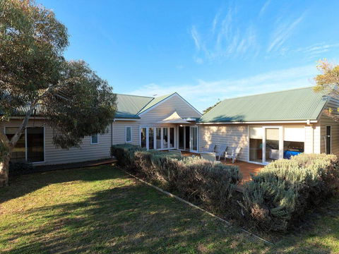 The Beach House - Quintessential Holiday House With Open Fireplace! - e-Seniors 3