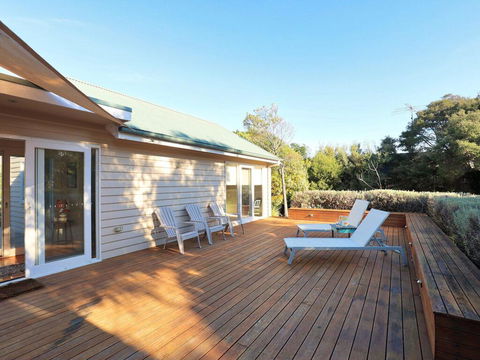 The Beach House - Quintessential Holiday House With Open Fireplace! - e-Seniors 1