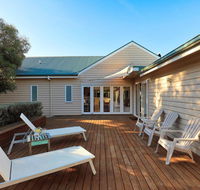 The Beach House - Quintessential Holiday House with open fireplace - e-Seniors