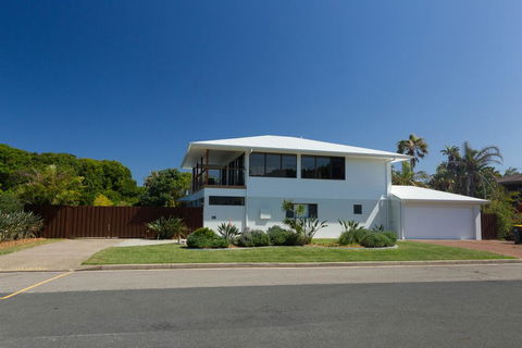 The Beach House At One Mile - 6 Burrawong - e-Seniors 1