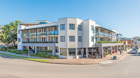 The Brighton Apartments - e-Seniors 0