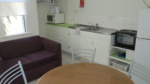 The Captain's Manor On Cook Unit 8 - e-Seniors 3