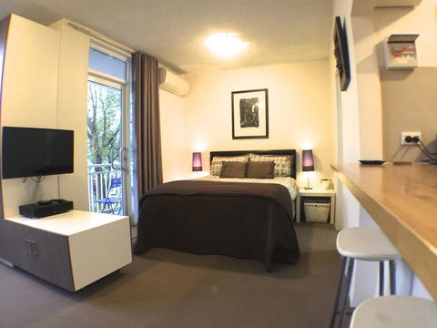 The Chee Bondi - e-Seniors 1