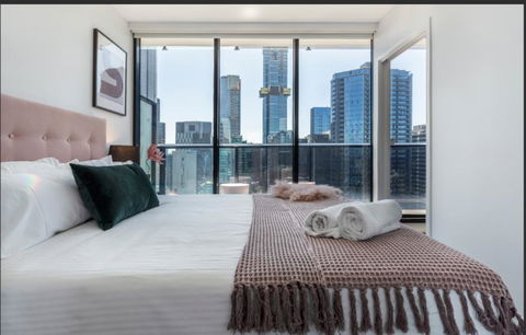 The Crown Of Southbank - e-Seniors 2