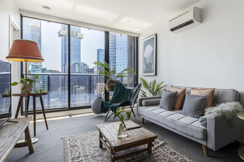 The Crown Of Southbank - e-Seniors 0