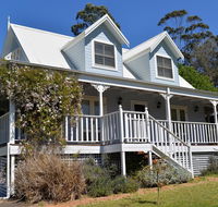 The Doll's House - Charming 2 bedroom cottage just a short walk from the village - e-Seniors