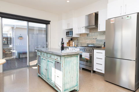 The Endsleigh -1 Bedroom Villa, Free Wifi, Near CBD - e-Seniors 3