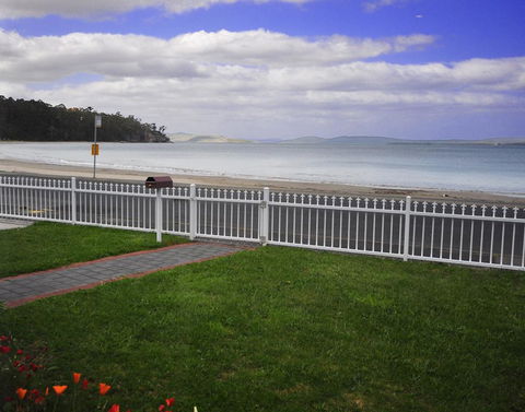 The Esplanade Kingston Beachfront - e-Seniors 0