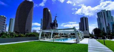 The Eureka Gold Coast Residence On Broadbeach - e-Seniors 0