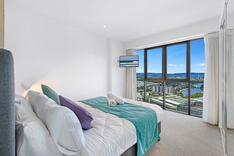 The Eureka Gold Coast Residence On Broadbeach - e-Seniors 1