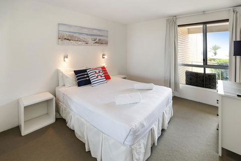 The Headlands Apartments - e-Seniors 1