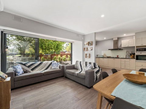 The Heart Of Cosmopolitan Mornington - e-Seniors 1