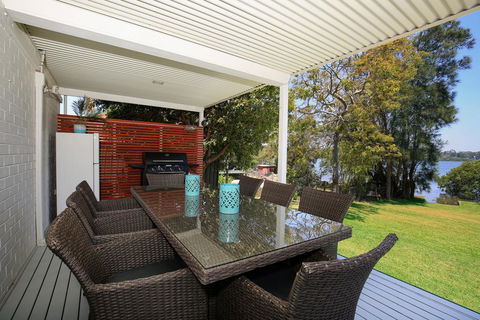 The Jetty At Culburra Beach - Pet Friendly Waterfront - e-Seniors 2