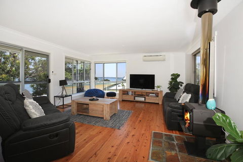 The Jetty At Culburra Beach - Pet Friendly Waterfront - e-Seniors 1