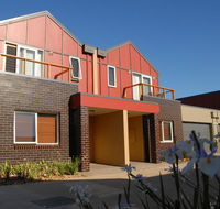 The Lakes Apartments - e-Seniors