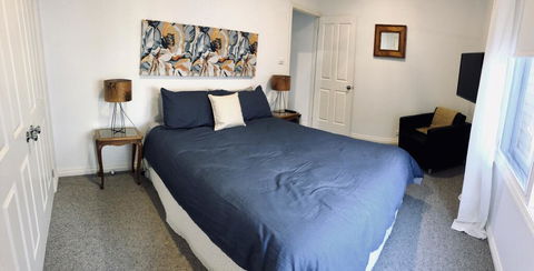 The Light And Bright Yellow Beach House - e-Seniors 0