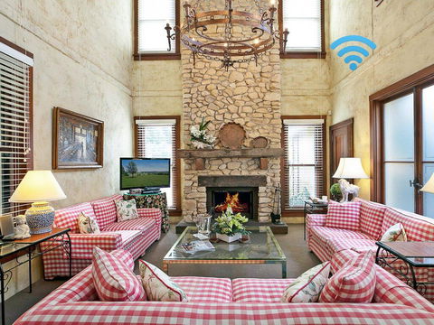 The Lodge @ Linden Hall - e-Seniors 0