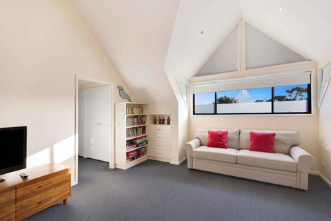 The Loft - Waterfront With Private Pool - e-Seniors 2